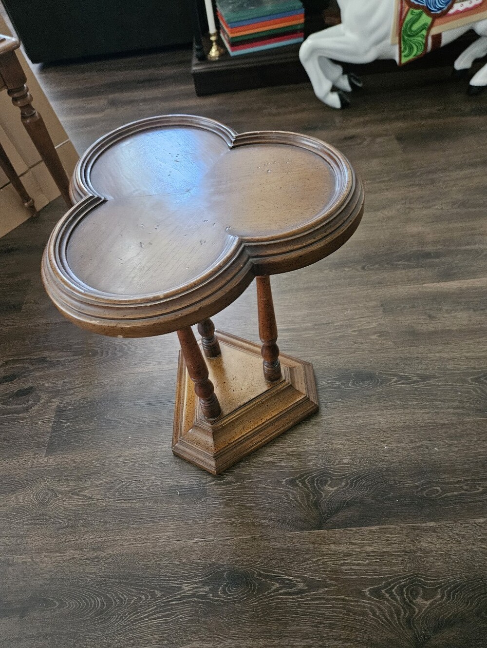 Vintage Clover-Top Accent Table in Warm Brown